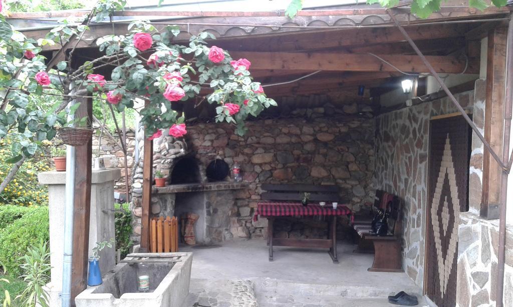 The House In Shipka Villa ภายนอก รูปภาพ